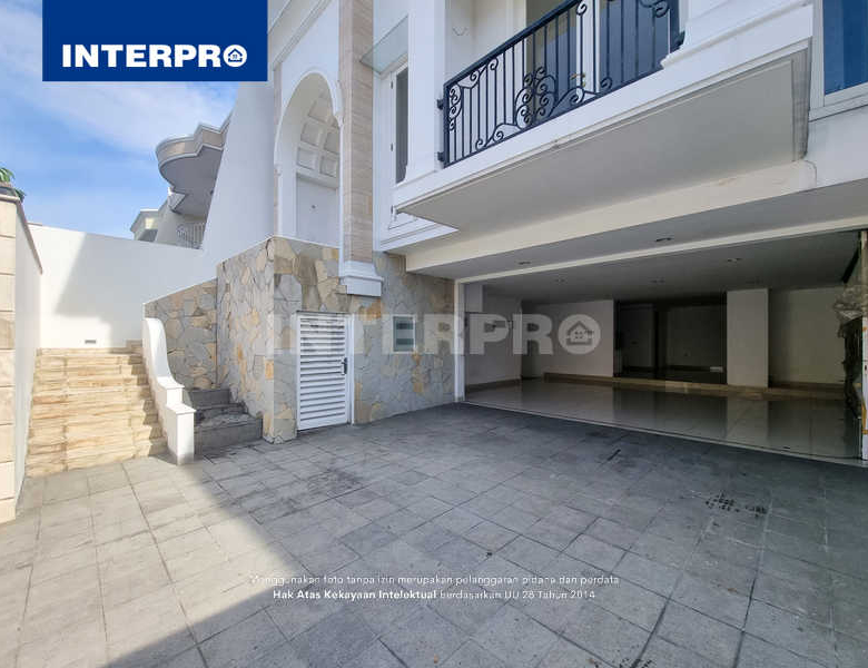 Rumah Dijual Puri Kencana Luas 200m2 3 Lantai
