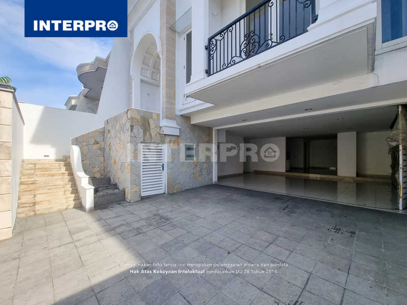 Rumah Dijual Puri Kencana Luas 200m2 3 Lantai (2) Rumah Dijual Puri Kencana Luas 200m2 3 Lantai