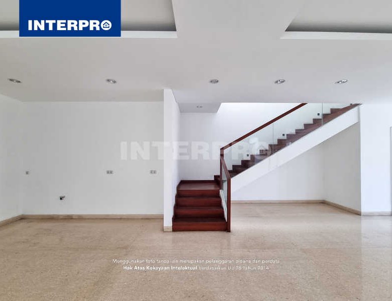Rumah Dijual Puri Kencana Luas 200m2 3 Lantai