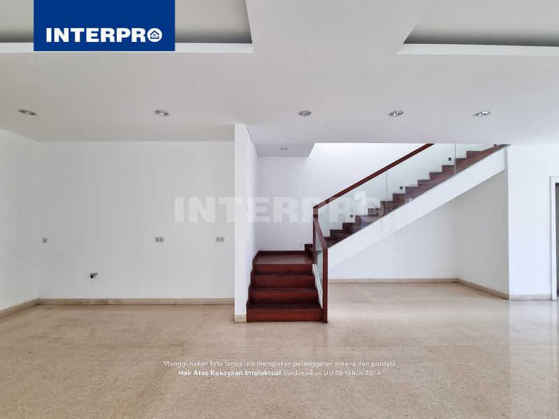Rumah Dijual Puri Kencana Luas 200m2 3 Lantai (3) Rumah Dijual Puri Kencana Luas 200m2 3 Lantai