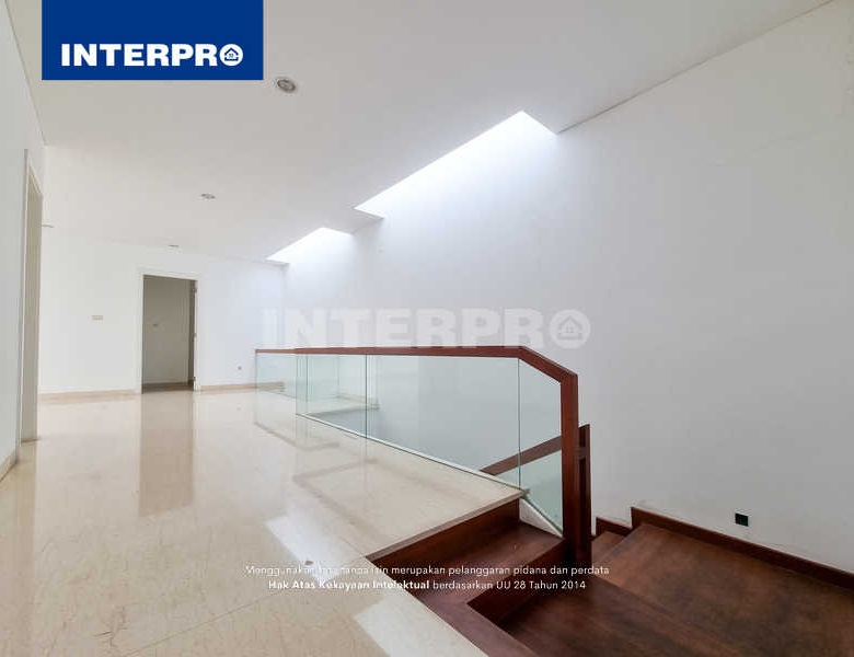Rumah Dijual Puri Kencana Luas 200m2 3 Lantai